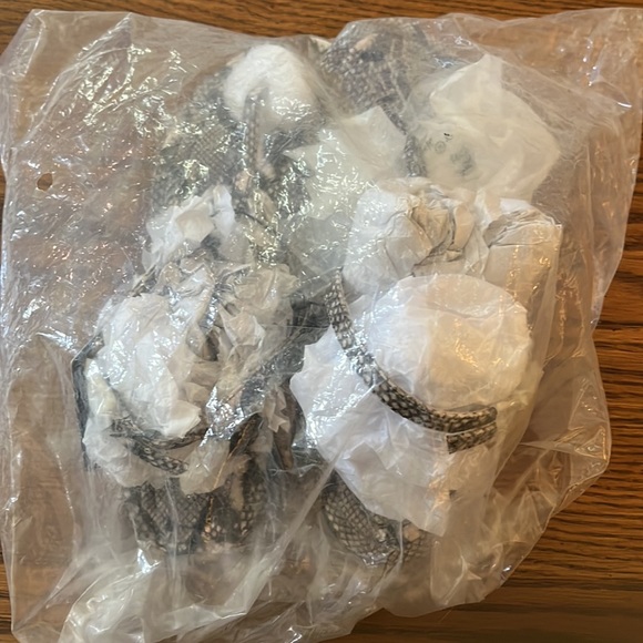 EXPRESS PYTHON SEXY SANDALS SIZE 6.5 - Picture 8 of 8